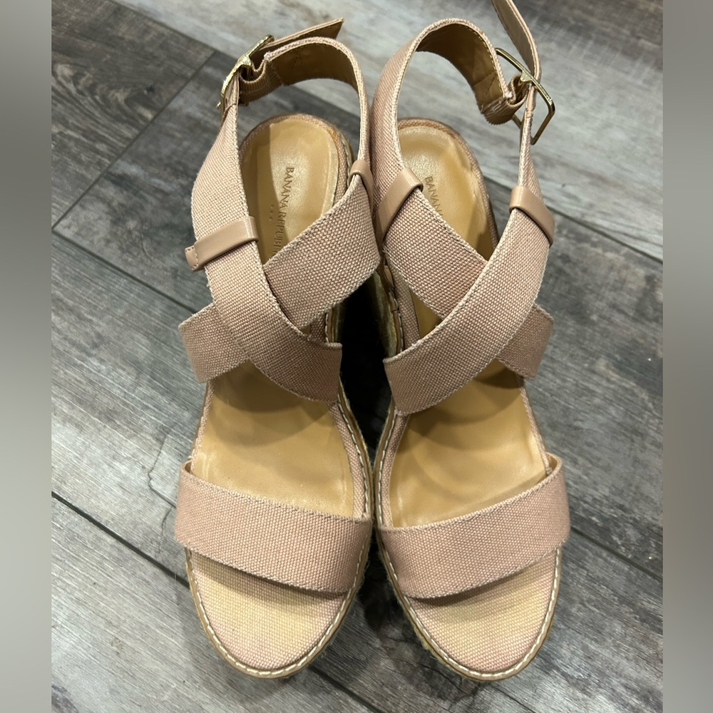 Banana Republic pink sandals sz 8